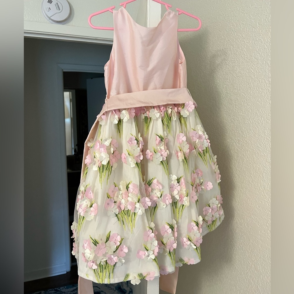 The most beautiful springtime embroidered dress 🥰